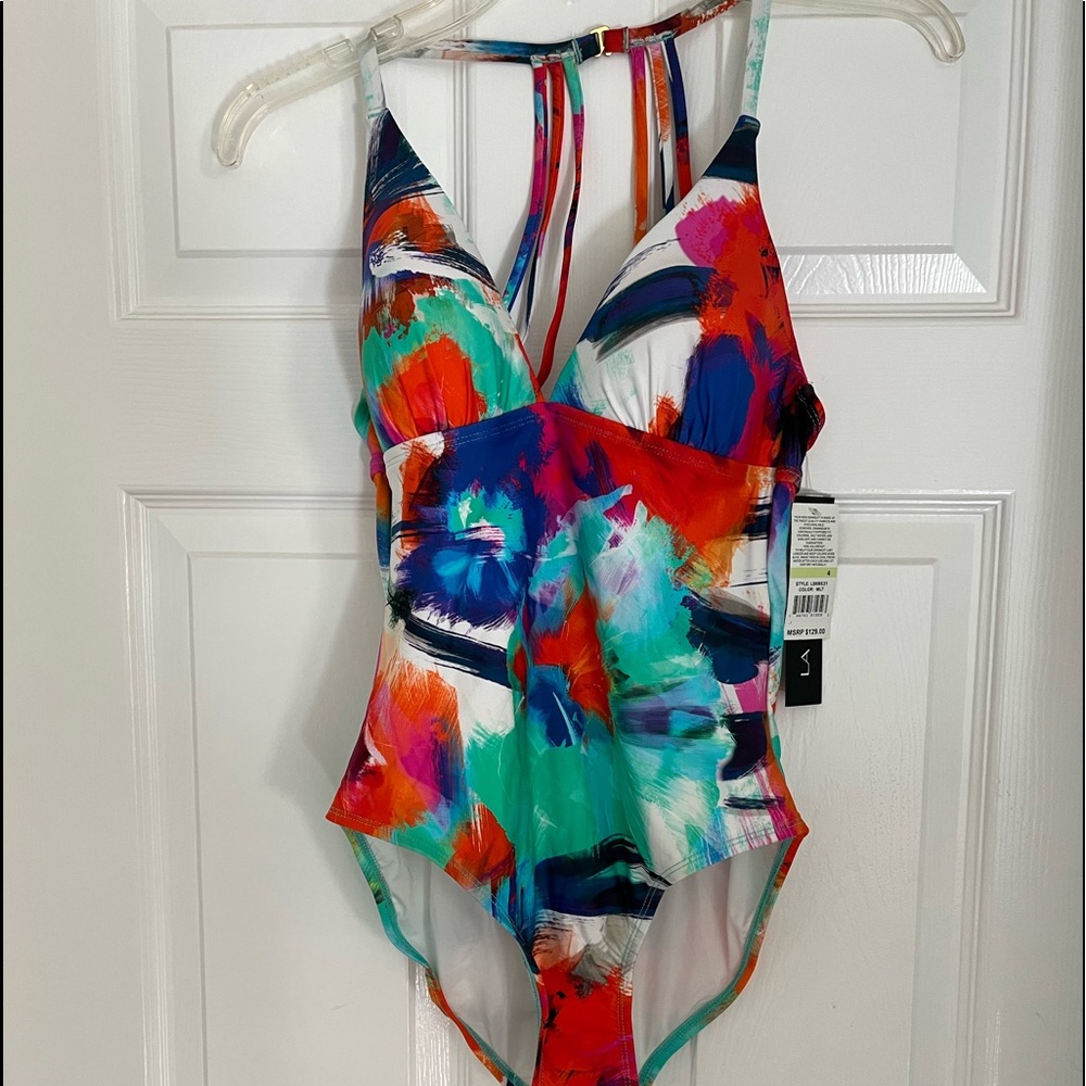 LA BLANCA 🌟Brand New and Gorgeous🌟 one-piece swimming suit, with tags